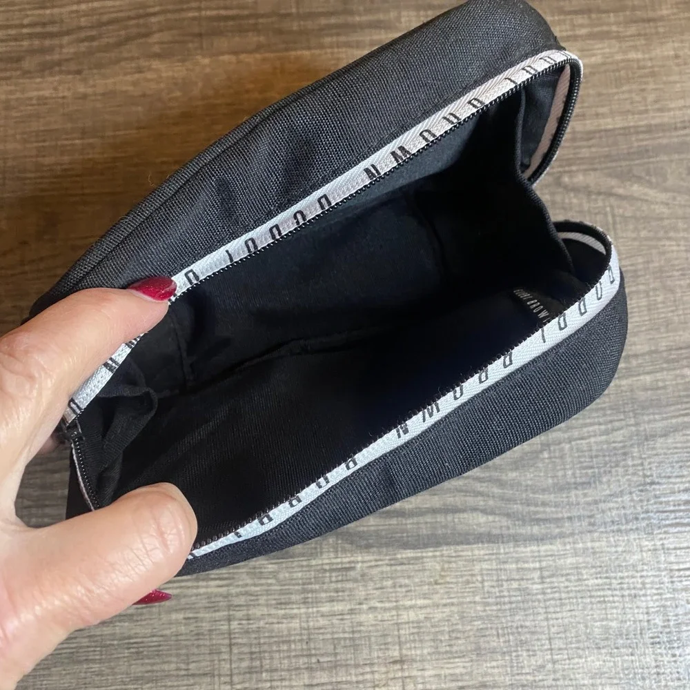 Bobbi Brown Black Cosmetic Bag Pouch‎ Zippered Travel Makeup Organizer